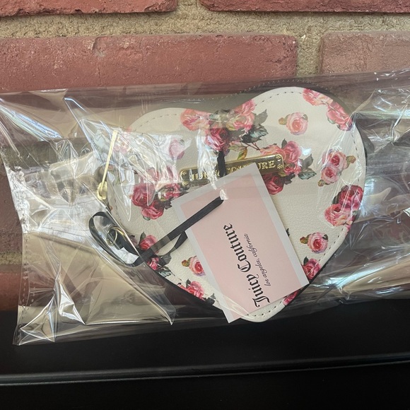 NWT. 💕Juicy 💕Couture | White Varsity Blooms Heart Coin purse. - Picture 3 of 3